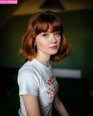 Maisie Peters [ maisie-peters ] - Sunset the beach and me with no bra showing off my boobies 😈