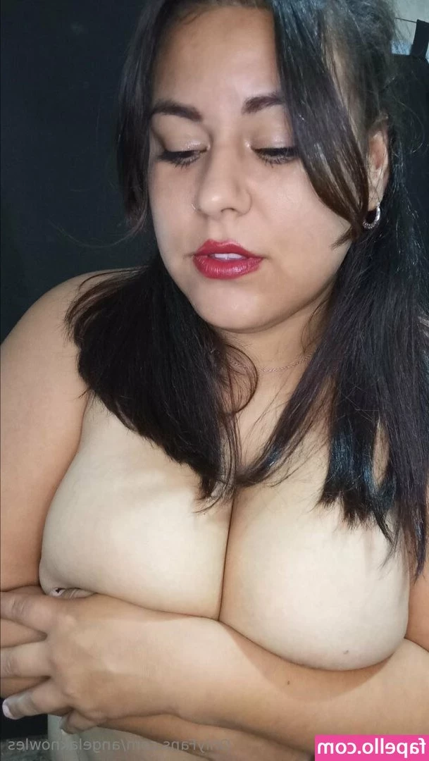 angelaknowles - Pretty excited for the new year babes  Get in your requests now     