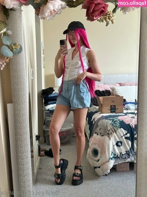anatyla [ anatyla-1 ] - Outfit of the day. But my top is a bit too small 😅