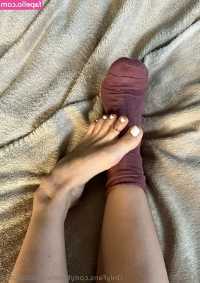 barefootgoddessbri - Do sock removals get you going?