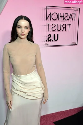Dove Cameron [ dove-cameron-1 ] - Come to bed babe