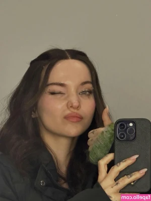 Dove Cameron [ dove-cameron-1 ] - Is your face free to sit on?🥰