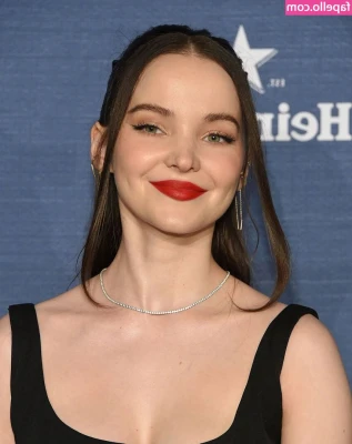 Dove Cameron [ dove-cameron-1 ] - Happy Friday everyone polka dots today !💙🖤I have the weekend