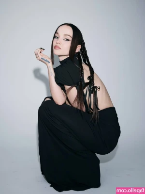 Dove Cameron [ dove-cameron-1 ] - It’s “Thirsty Thursday” as they say ... And I'm thirsty of you