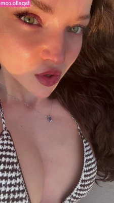 Dove Cameron [ dove-cameron-1 ] - Se déshabiller pour prendre une queue bien dure en bouche... 🔥