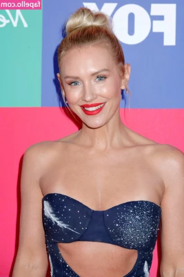 Nicky Whelan [ nicky-whelan ] - Te gustaria verlas sin mis manos  Tengo un video  uf   Mira el DM