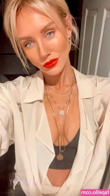Nicky Whelan [ nicky-whelan ] - I hope you all have a peachy Monday