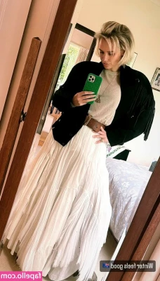 Nicky Whelan [ nicky-whelan ] - It’s Friday! Congratulations! You made it to the weekend! 🎉 🎈