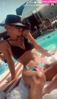 Nicky Whelan [ nicky-whelan ] - Booty & feet 🦶🏼 💕