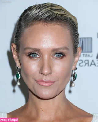 Nicky Whelan [ nicky-whelan ] - Tip 51 to get this hardcore teasing video sent to you!  I bite, kiss,