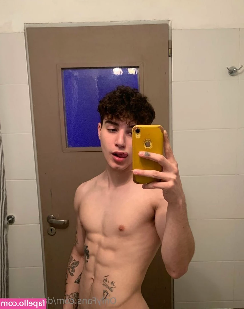 daaddyhott - how’s your day going friends?:*)