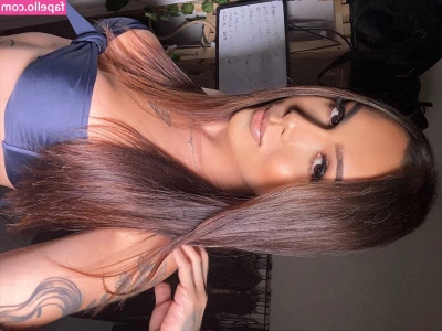 bruninhatgirl [ bruninhatgirl-1 ] - Just answered all my DMs if I did not respond OF is hiding your