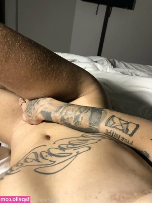 bruninhatgirl [ bruninhatgirl-1 ] - Nip slip to make your dick drip