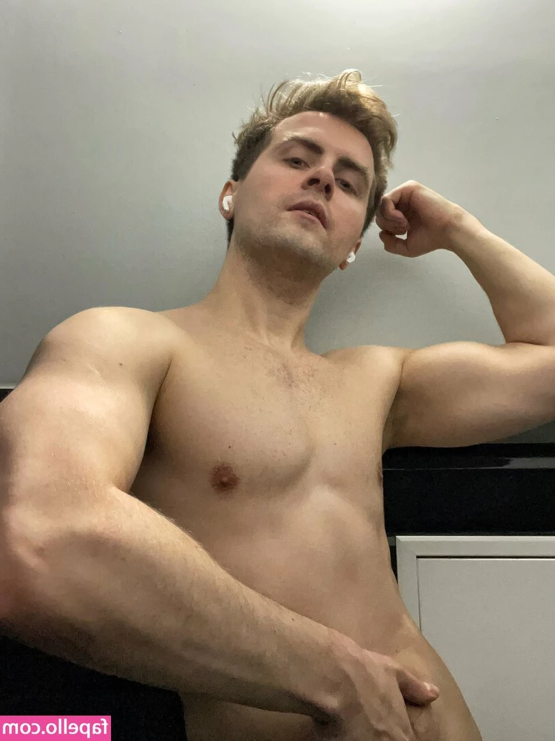 graysonfin - Whoop whoop pull over  That ass too fat