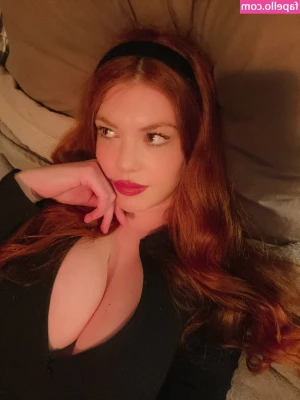 Ashleigh Coffin [ ashleigh-coffin-1 ] - Who wants me to sit on their face?