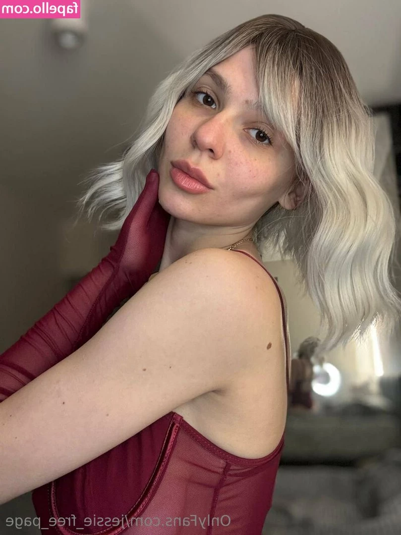 juicy_katie [ juicy-katie ] - Who needs a cute lil brat to ride dick and support his dreams🥰