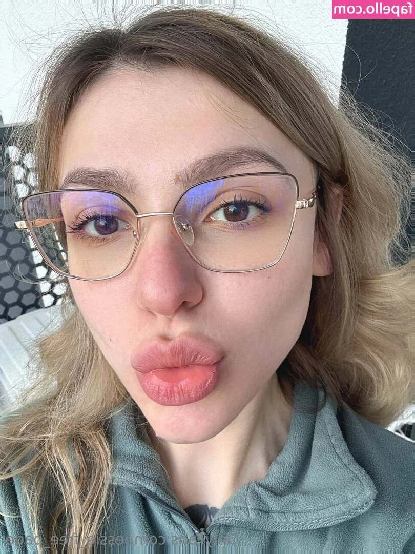 juicy_katie [ juicy-katie ] - Squirting on my cuck