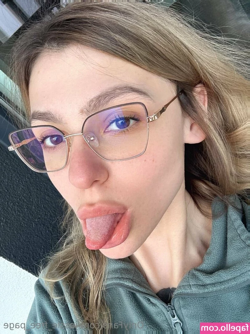 juicy_katie [ juicy-katie ] - Artsy and erotic black white photography