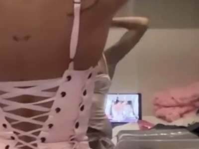 Nessa Barrett [ nessa-barrett ] - Who wants custom content, a dick rating, or sexting today? I’m home
