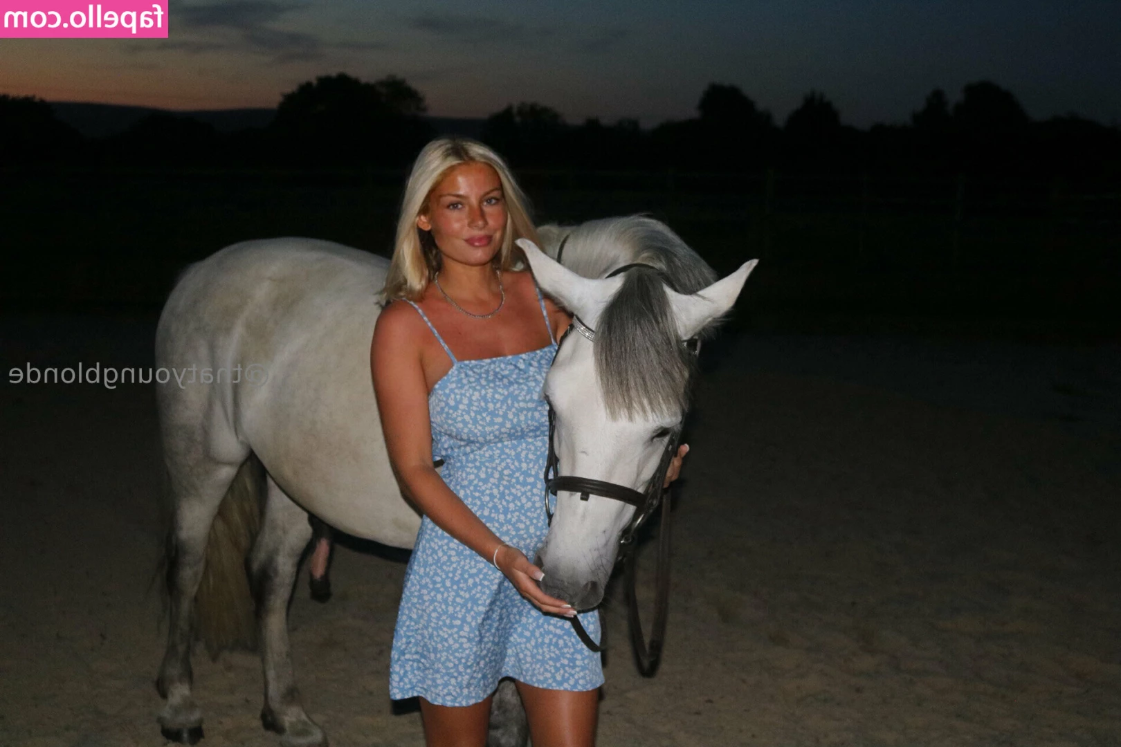 ThatYoungBlonde [ thatyoungblonde-1 ] - How can I make your Monday feel more like Friday?😘