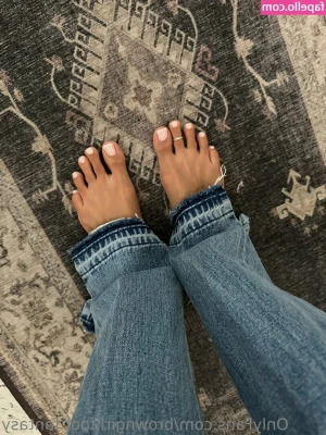 browngirl.foot.fantasy [ browngirl-foot-fantasy ] - Let me show you a magic trick
