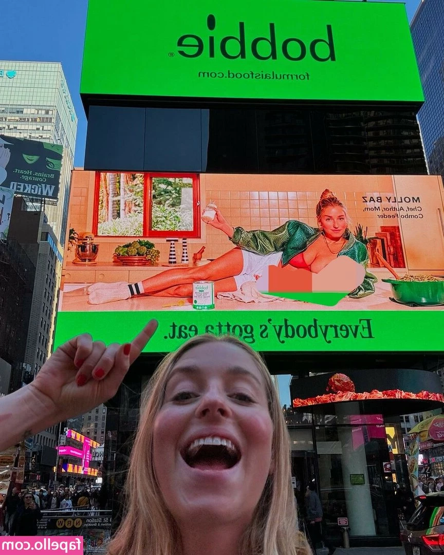 Molly Baz [ molly-baz ] - Hai!!!   So my Instagram got disabled and I'm really fucking sad