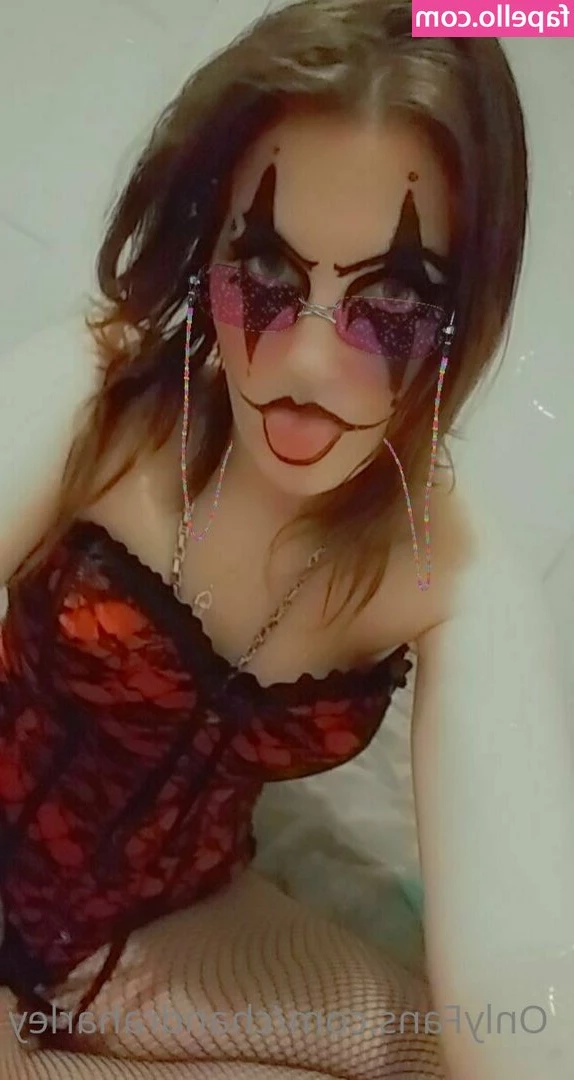chandraharley - Do you like my look  sees it