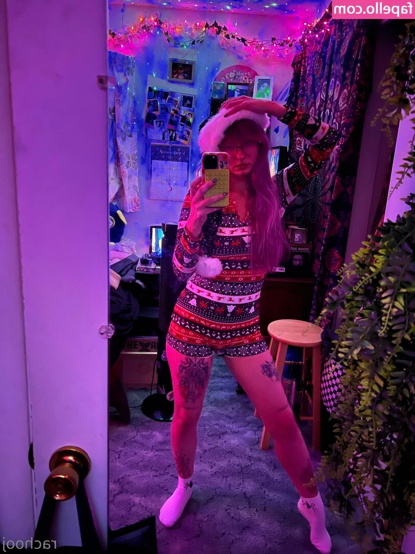 lewdrachooj - How badly do you want me to strip for you right now