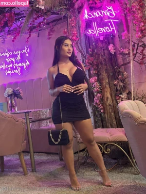 perfectbodyjennifer - This morning on my big blue sofa  Getting rid of that annoying