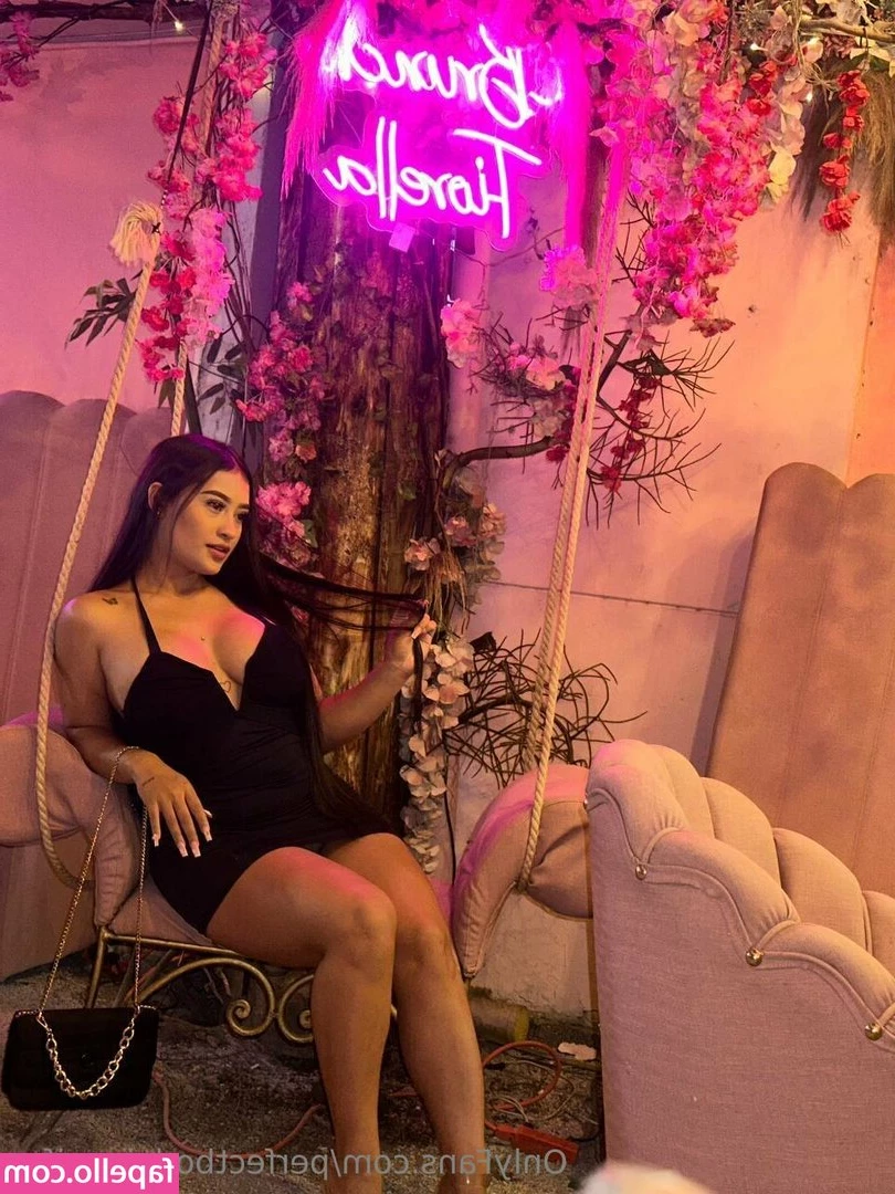 perfectbodyjennifer - My kitty always craves attention 🙄