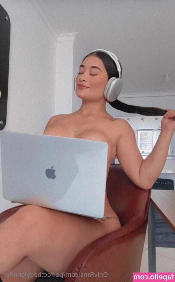 perfectbodyjennifer - I'm obsessed with how these stockings grip my thighs.
