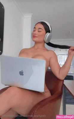 perfectbodyjennifer - I'm obsessed with how these stockings grip my thighs.