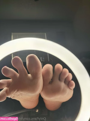 trins_feetfree [ trins-feetfree ] - Fingered myself  Fucked my dildo and came hard for you daddy