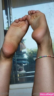 trins_feetfree [ trins-feetfree ] - Does anyone want to relax with me?