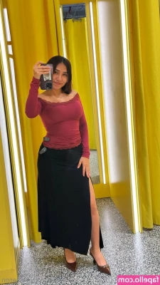 uwujennn - Photos  My grey leggings   slowly  revealing   my peachy ass