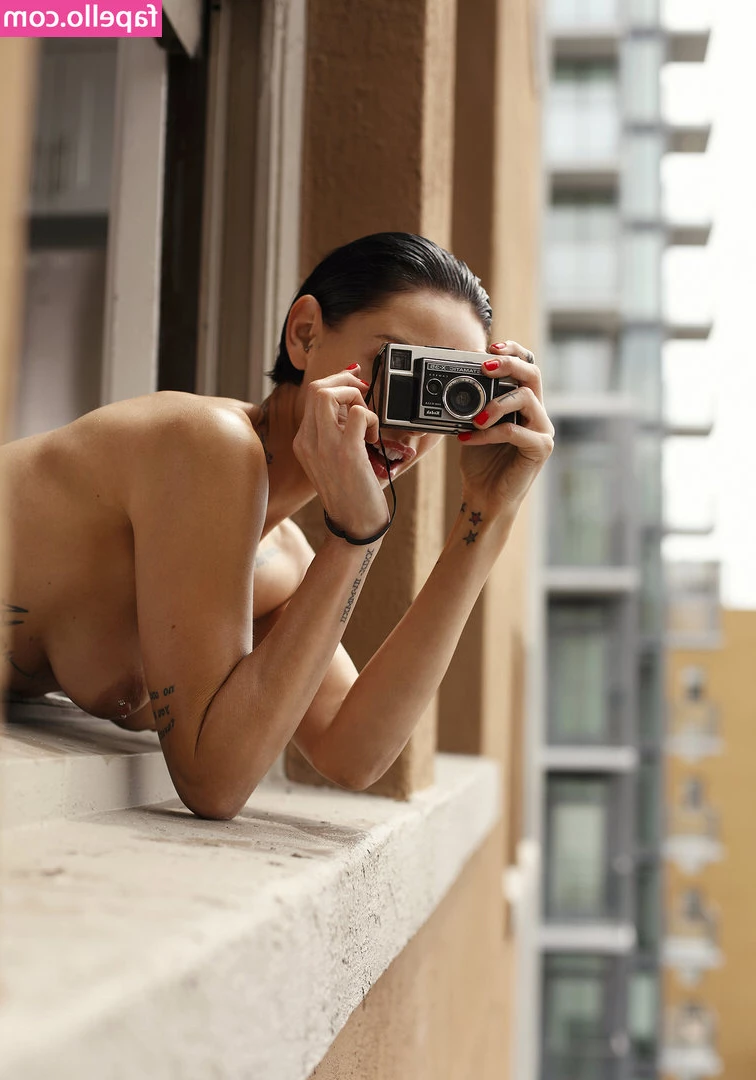 Teela LaRoux [ teela-laroux ] - We made love on a bathtub, sucking and each other’s feet and all