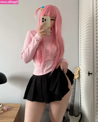 cyberkitty_____ [ cyberkitty ] - Who needs sparkling water when you can drink straight from my pussy?