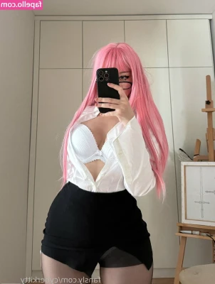 cyberkitty_____ [ cyberkitty ] - 2 videos of me being naughty outside in my garden while tidying the