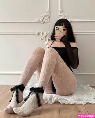 cyberkitty_____ [ cyberkitty ] - New model alert! Big Street Seller Francisco's Feet Worshiped and