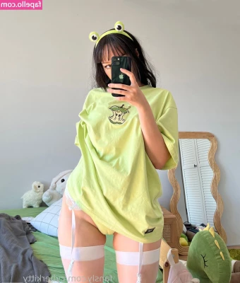 cyberkitty_____ [ cyberkitty ] - Do you like me a lot?🙈🥰 If yes then show it to me😇😉