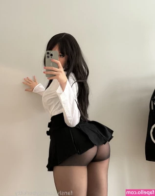 cyberkitty_____ [ cyberkitty ] - finally decided I like this pic  new video tonight