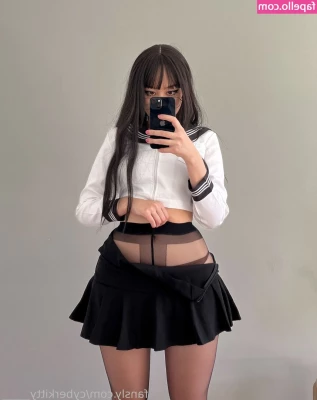 cyberkitty_____ [ cyberkitty ] - the GIANT FURRY BULLDOG HEAD IS BACK lol!! I'm wearing a completely