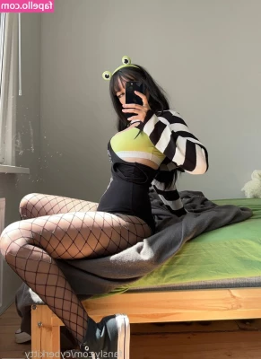 cyberkitty_____ [ cyberkitty ] - Seen a few creators do polls on here  so thought id give it a whirl 
