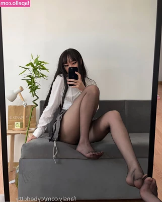 cyberkitty_____ [ cyberkitty ] - Can you help me    pussy  boobs  thickthighs