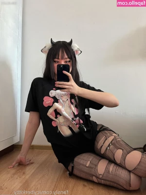 cyberkitty_____ [ cyberkitty ] - Send me a tip if you think that I’m on the naughty list this year