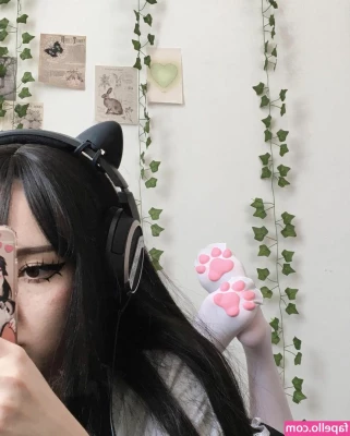 cyberkitty_____ [ cyberkitty ] - Happy holidays from a pair of shiny titties ;)
