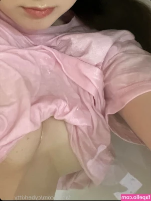 cyberkitty_____ [ cyberkitty ] - Daddy will dich auf den Knien