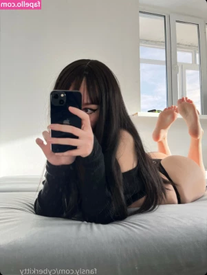 cyberkitty_____ [ cyberkitty ] - h-hi… oh you were wondering why my ass is so red… erm,, wellll i