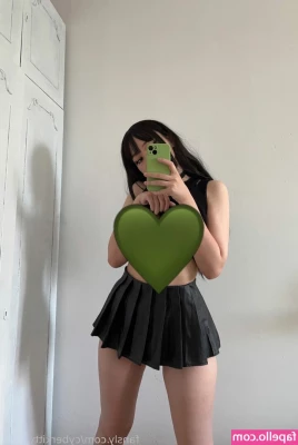 cyberkitty_____ [ cyberkitty ] - fun fact  almost left the house without panties today