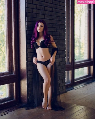 Roxolana - Booty Booty Booty with @sweetesthangsfeet  Photos by Pedsrmeds